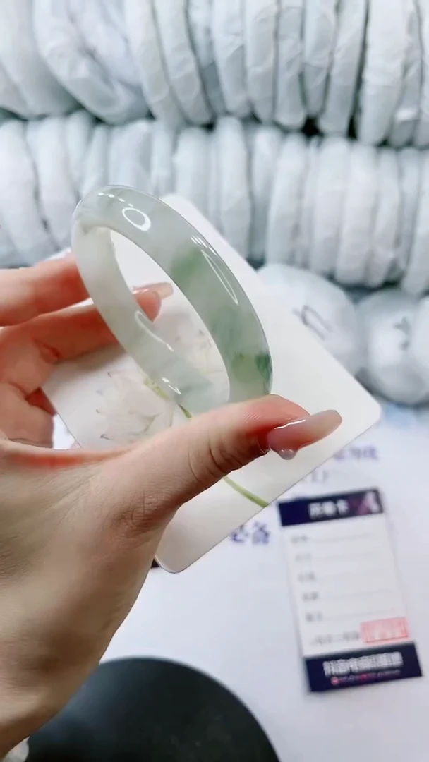 【闪购商品】石英质玉手镯未镶嵌0481545157-多样性发货