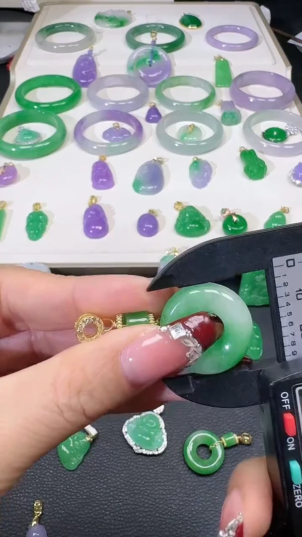 【闪购商品】翡翠颈饰未镶嵌飘花原创甜甜圈