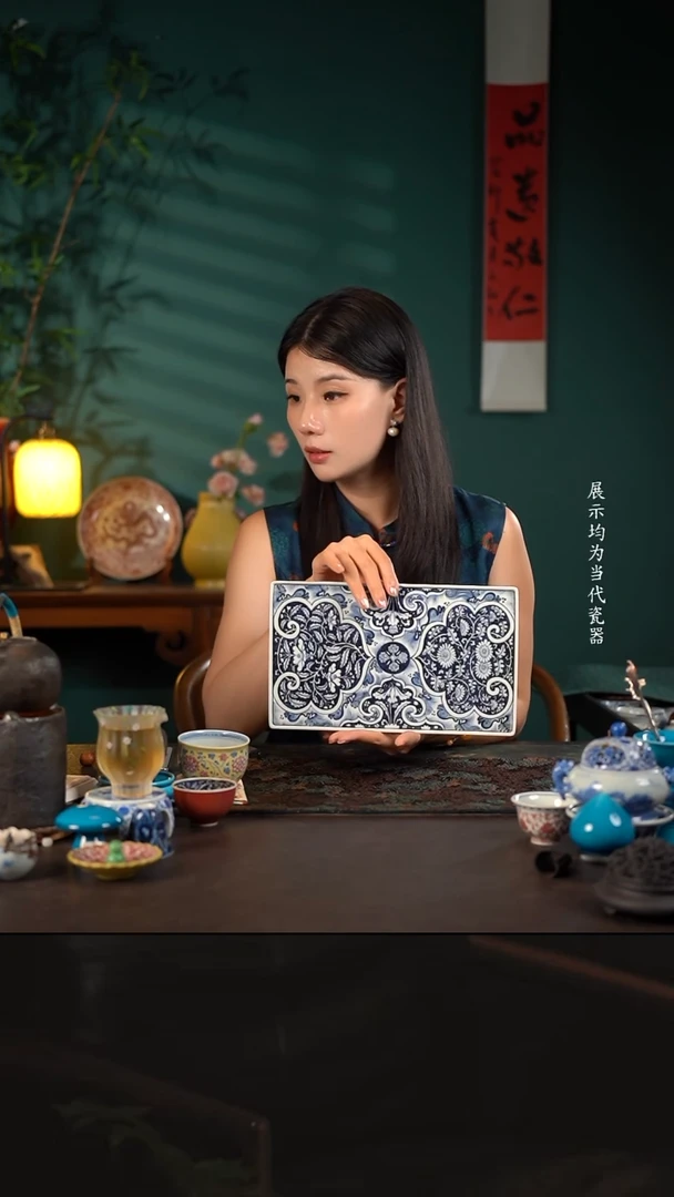 研山琢器蓝地海浪如意纹长干泡