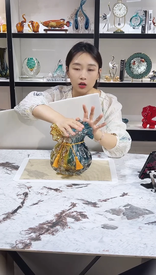 琉璃钱袋子造型花瓶