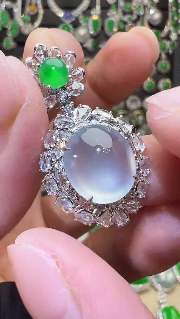 吊坠(不含链)18K金镶嵌翡翠蛋面