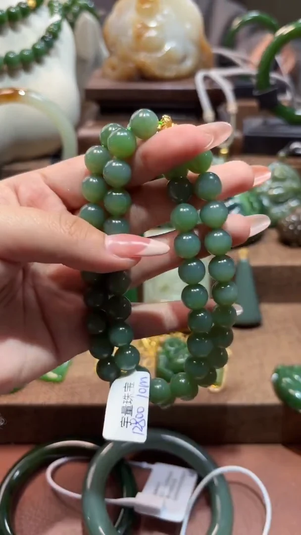 颈饰未镶嵌和田玉（碧玉）1