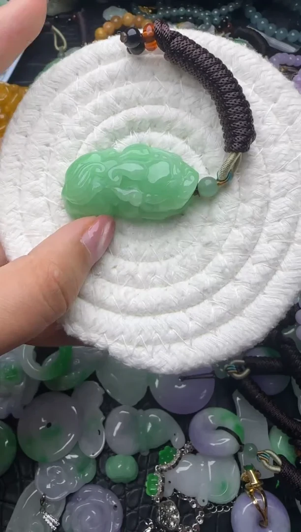 颈饰未镶嵌翡翠缅甸翡翠吊坠