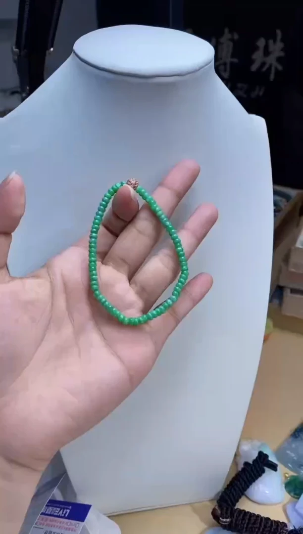 颈饰未镶嵌翡翠手串