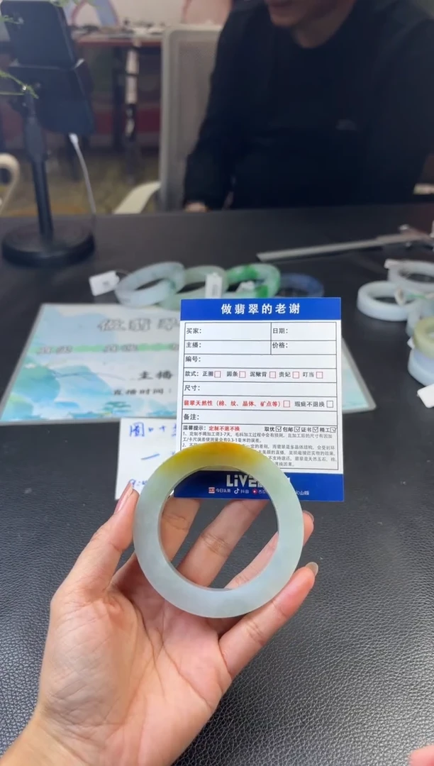 未镶嵌定制手镯不退不换定制翡翠灵****?定制手镯不退不换