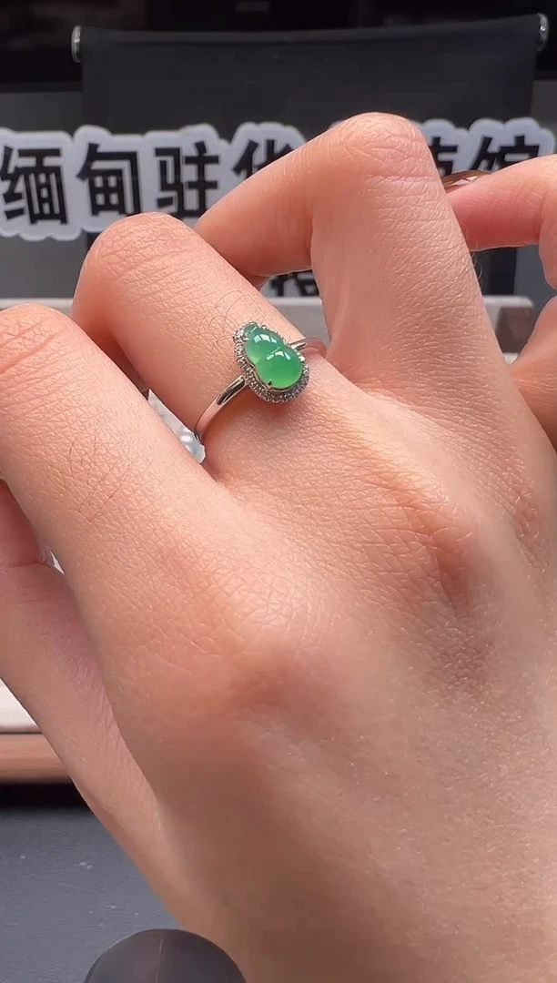 18K金镶嵌戒指翡翠缅甸珠宝严选