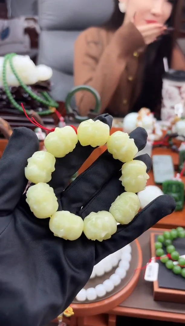 未镶嵌手串和田玉董小姐推荐 多样性发货 拍一发一hk