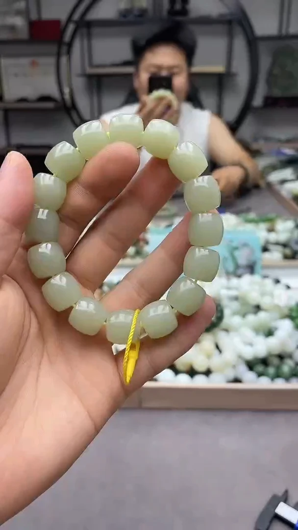 手串未镶嵌和田玉且末青白14直切