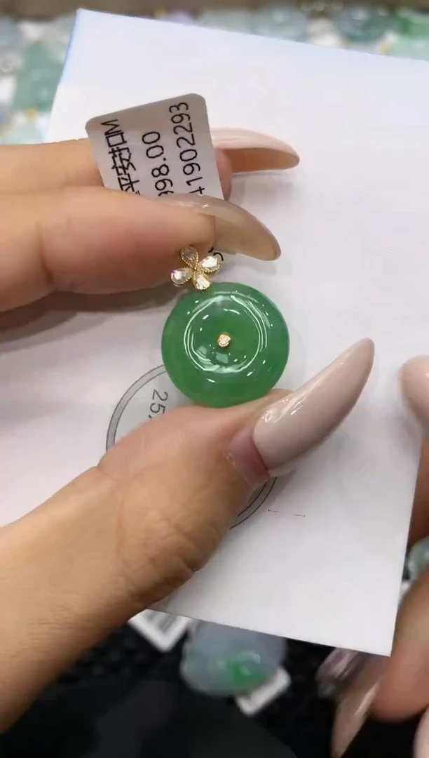 颈饰18K金镶嵌翡翠111111111111