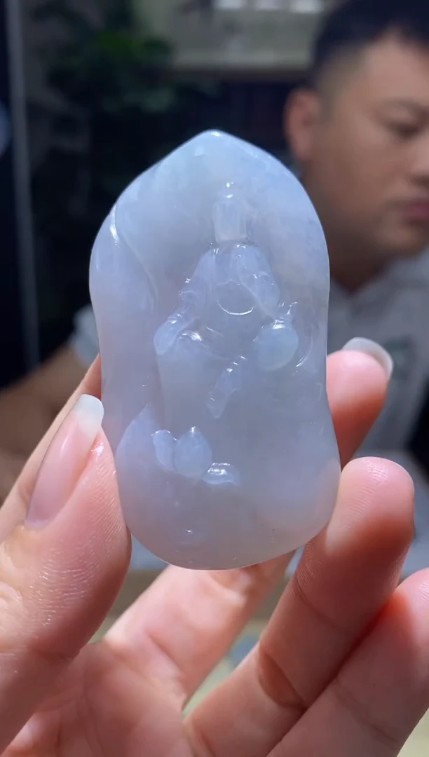 翡翠未镶嵌颈饰观音