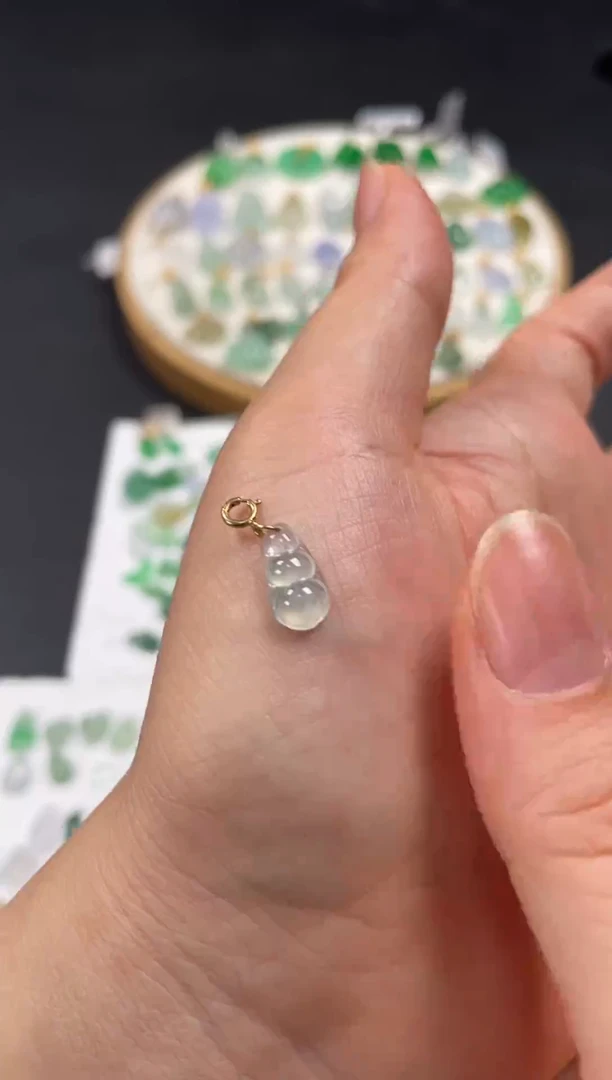 吊坠(不含链)18K金镶嵌翡翠一个JK523