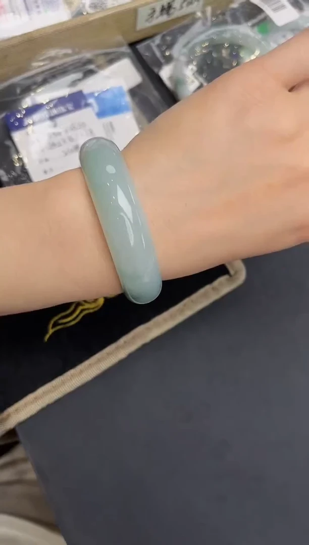 未镶嵌手镯翡翠手镯
