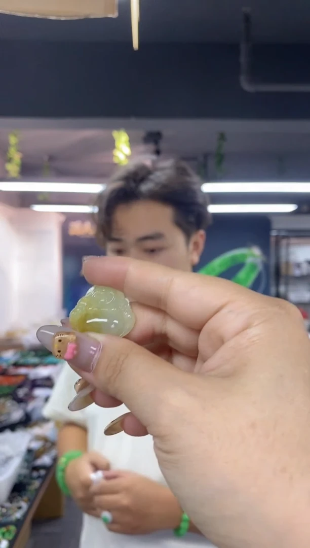 颈饰未镶嵌翡翠多样性发其一颜色微差