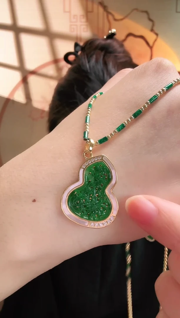 颈饰银S925镶嵌翡翠吊坠