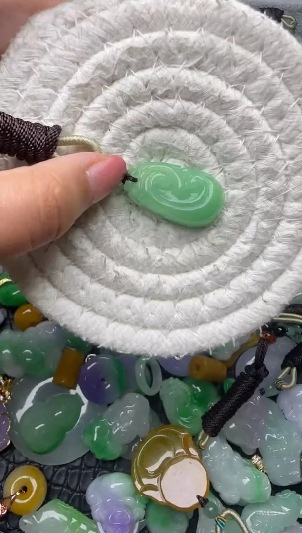 颈饰未镶嵌翡翠缅甸翡翠吊坠