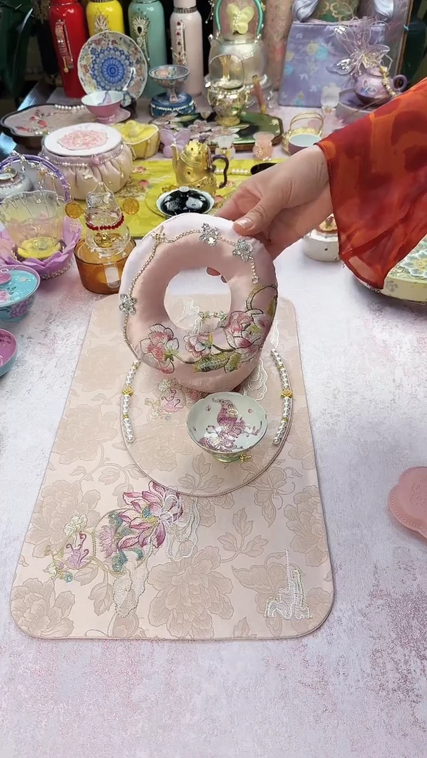 100真丝荷花甜甜圈