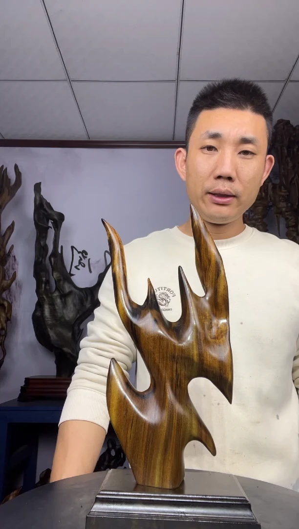 金丝楠木雕款快**人金丝楠木工艺品摆件