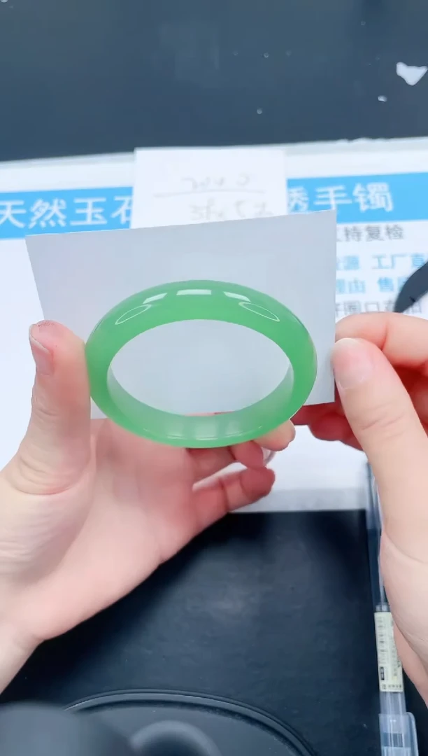 【闪购商品】石英质玉手镯未镶嵌24-55.8