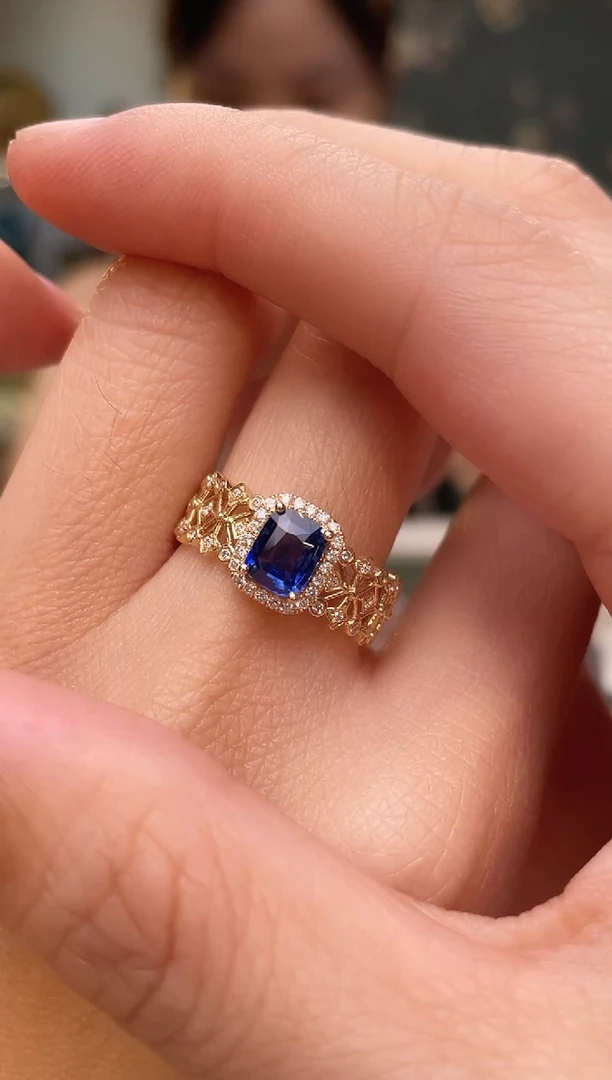 戒指蓝宝石18K金镶嵌主石：1.11ct