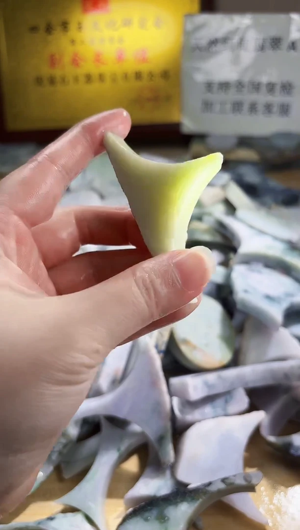 翡翠未镶嵌颈饰翡翠A货518