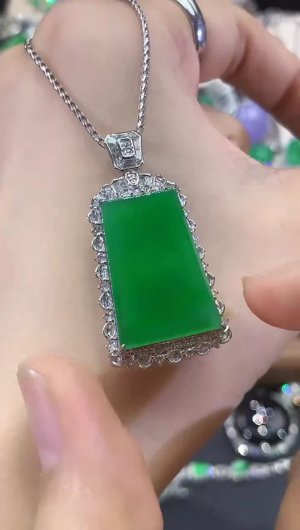 吊坠(不含链)18K金镶嵌翡翠C79