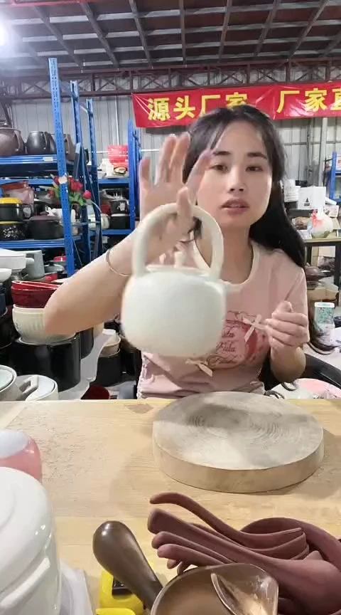 瑕疵白色明火壶带盖