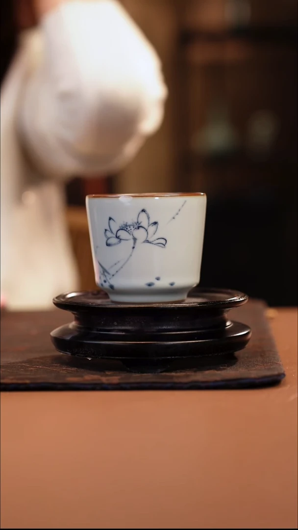 福利价 气窑 月影白荷花直筒杯 惜缘底款