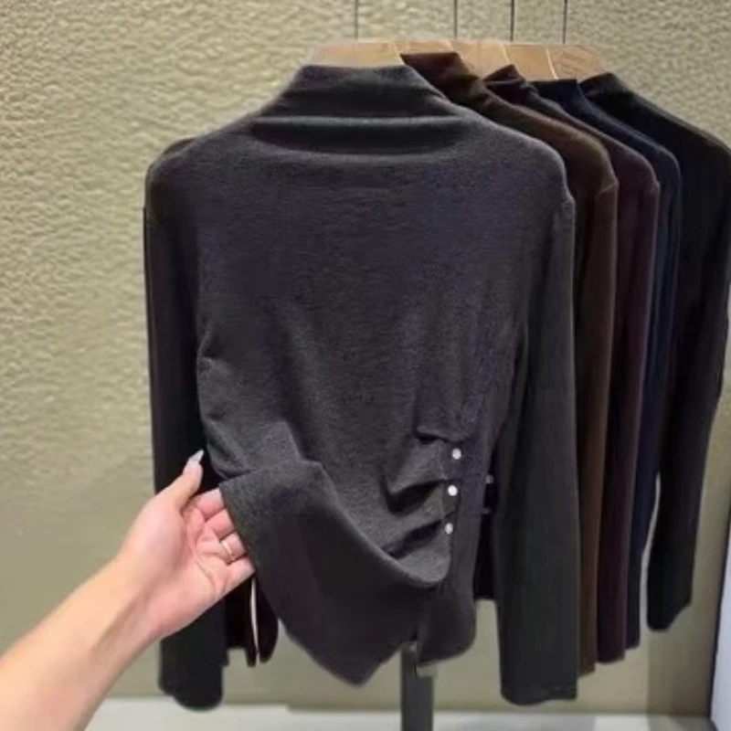 半高领不规则褶皱贝壳扣打底衫Y008