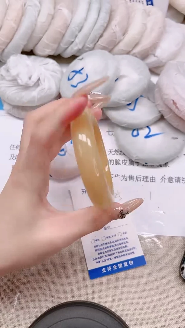 未镶嵌手镯石英质玉125-56黄