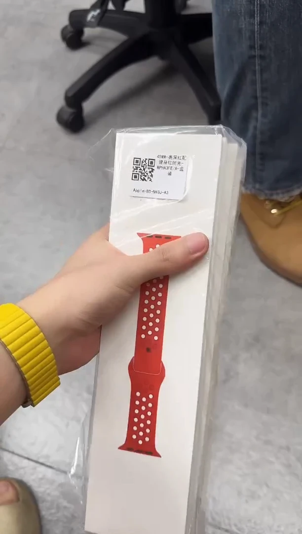 未拆封大表盘 耐克洞洞 红色44 45 46 49mm适用