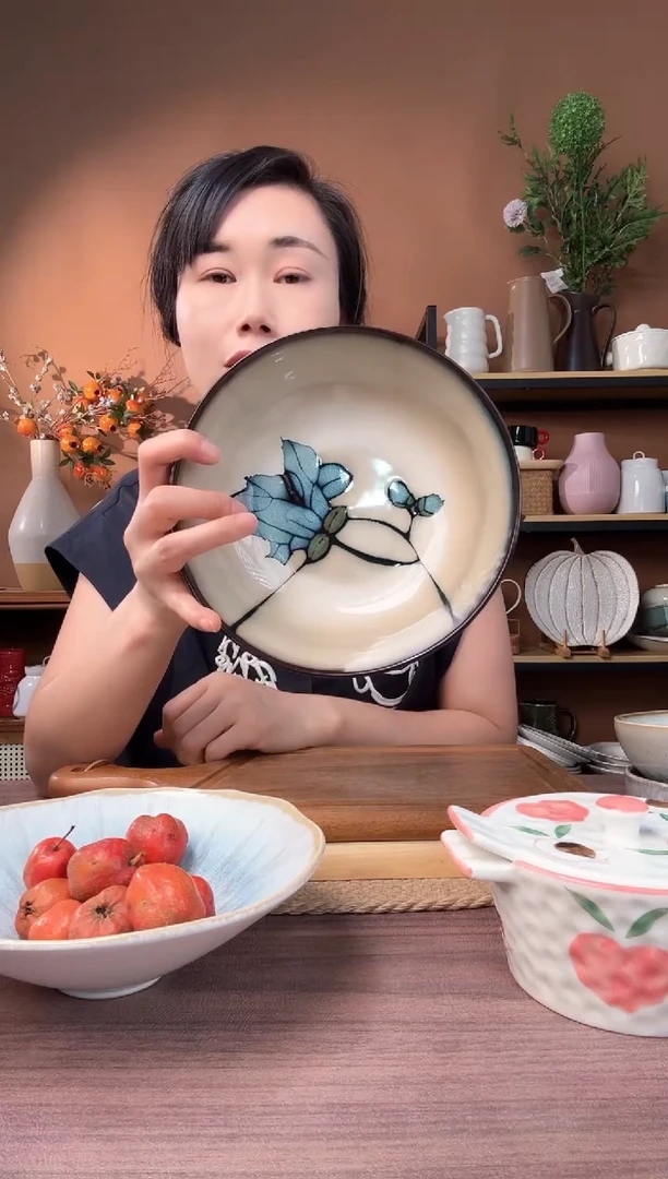 陶瓷8英寸蓝色妖姬碗微瑕