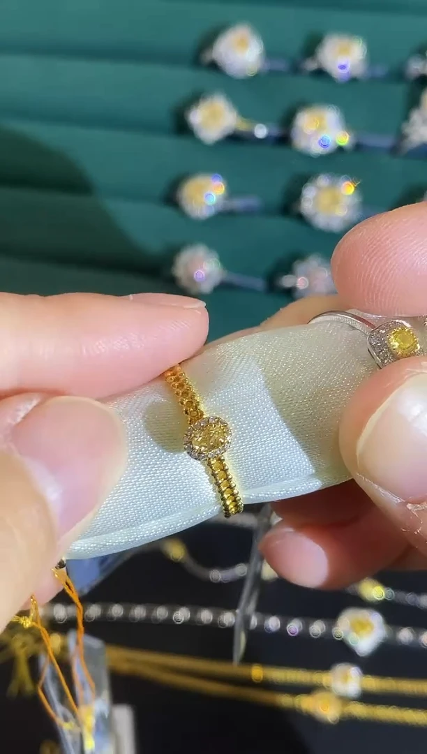 18K金镶嵌戒指钻石111