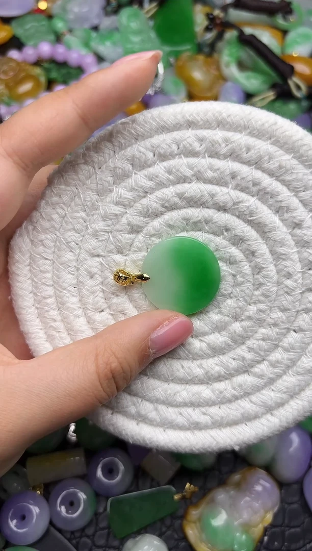 颈饰未镶嵌翡翠缅甸翡翠吊坠
