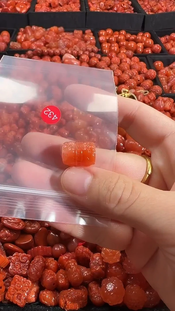 颈饰未镶嵌南红玛瑙1