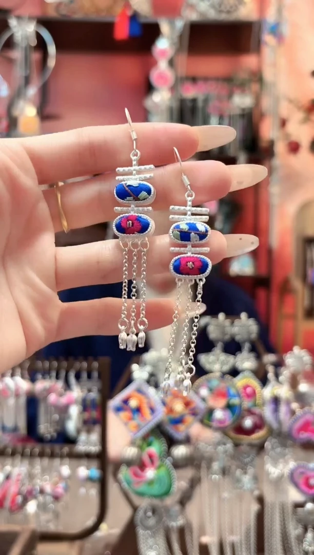 织绣云织谣民族风精美饰品68