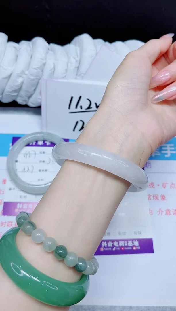 石英质玉手镯未镶嵌428.