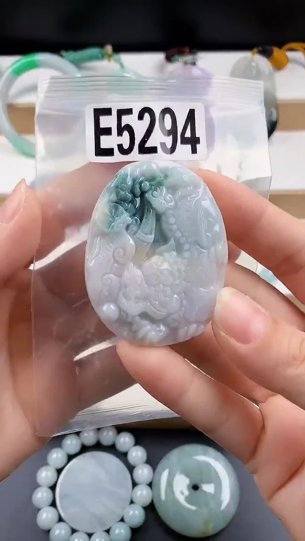 颈饰未镶嵌翡翠天然翡翠吊坠挂件