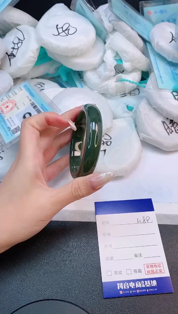 未镶嵌手镯和田玉17L189-56