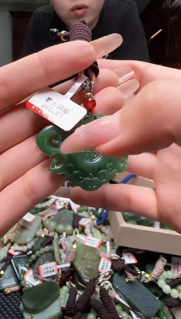 颈饰未镶嵌和田玉多样性发一