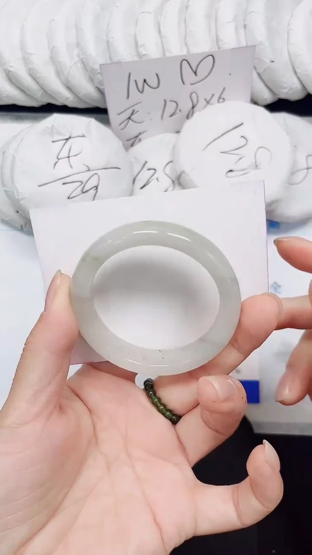 石英质玉手镯未镶嵌137-51