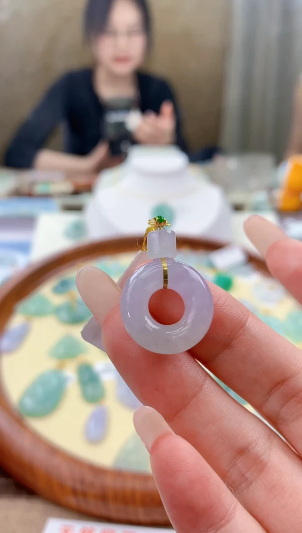 颈饰18K金镶嵌翡翠天然A货翡翠挂件