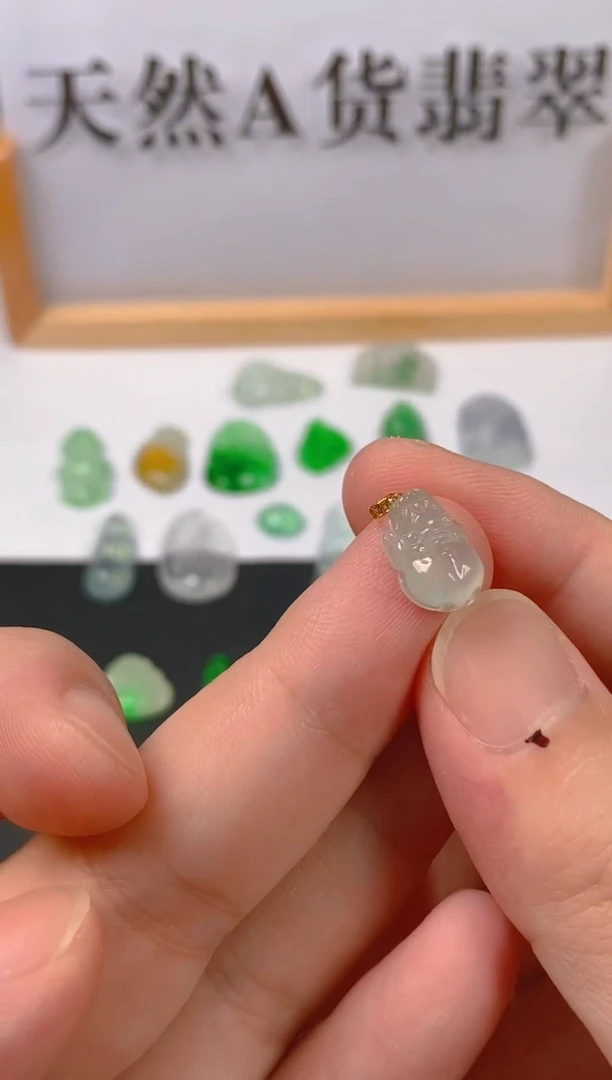 翡翠18K金镶嵌颈饰天然A货翡翠