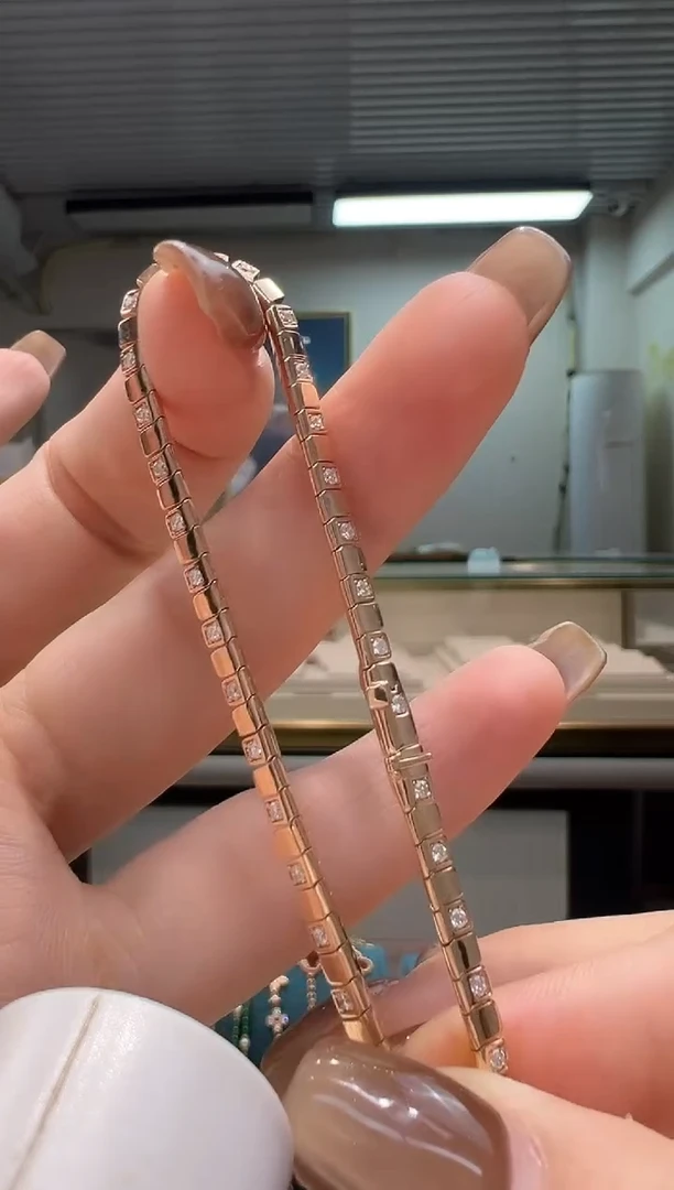 18K金镶嵌手链钻石小**妈镶钻棋盘手链