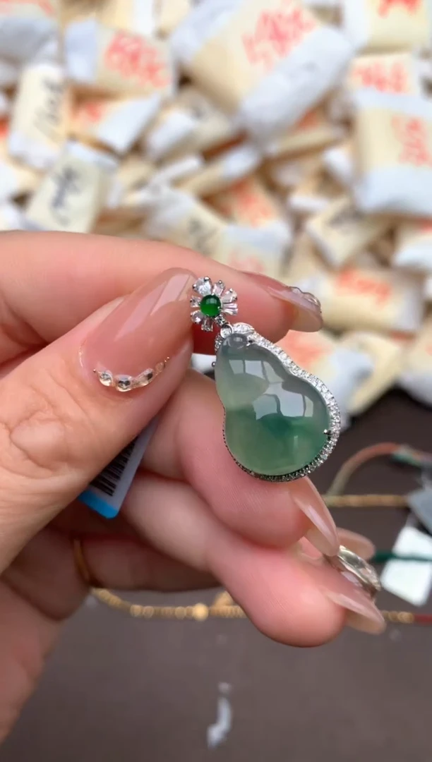 【闪购商品】翡翠挂件18K金镶嵌  —    