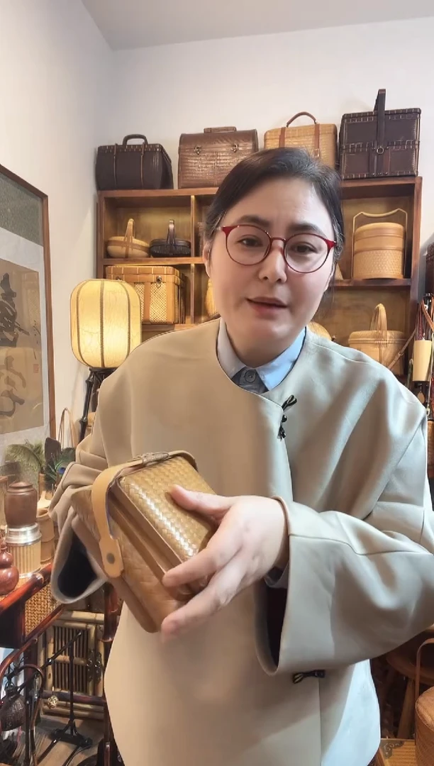 TC223-2大漆竹席弧形正方形提篮小