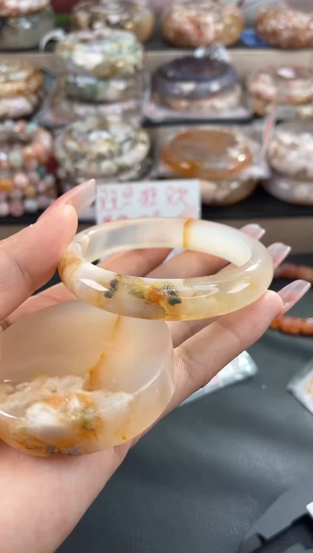 未镶嵌手镯石英质玉58