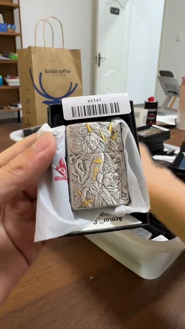 铜诚****聂ZIPPO之宝煤油打火机HX341