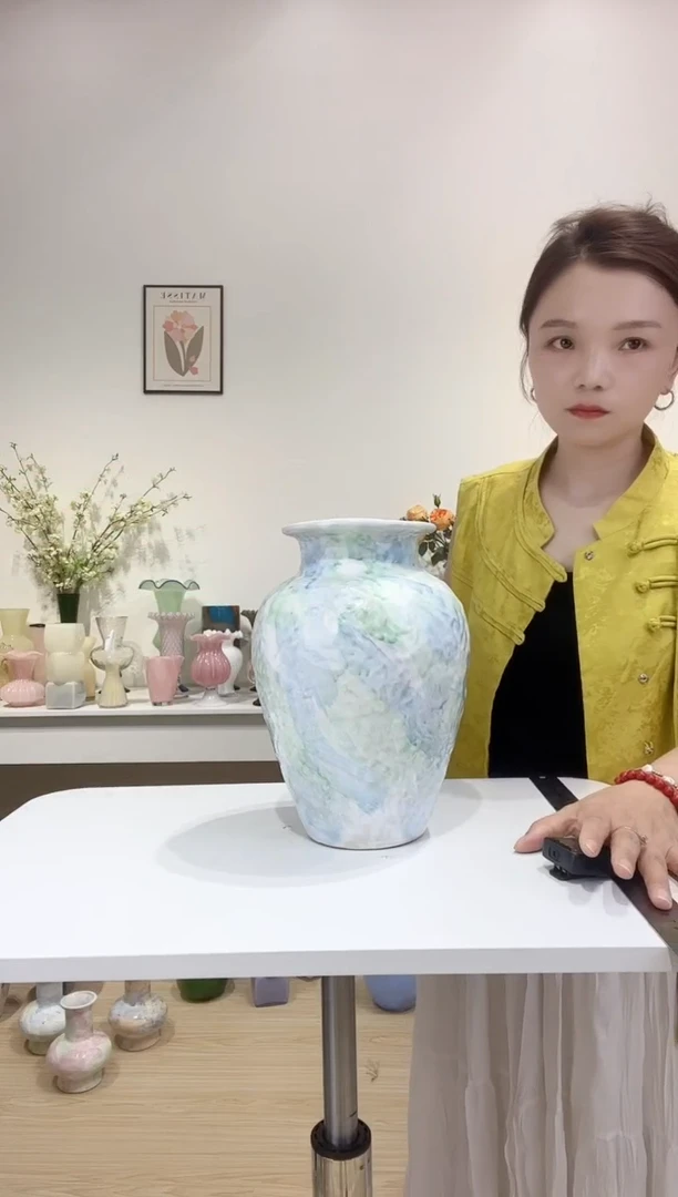 景德镇渲染陶瓷花瓶