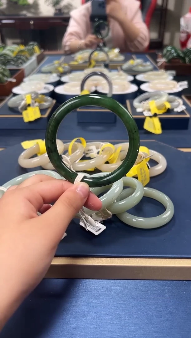 和田玉手镯未镶嵌B0001-57