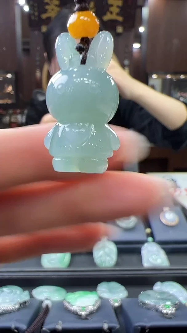 【闪购商品】翡翠挂件未镶嵌兔子手机挂